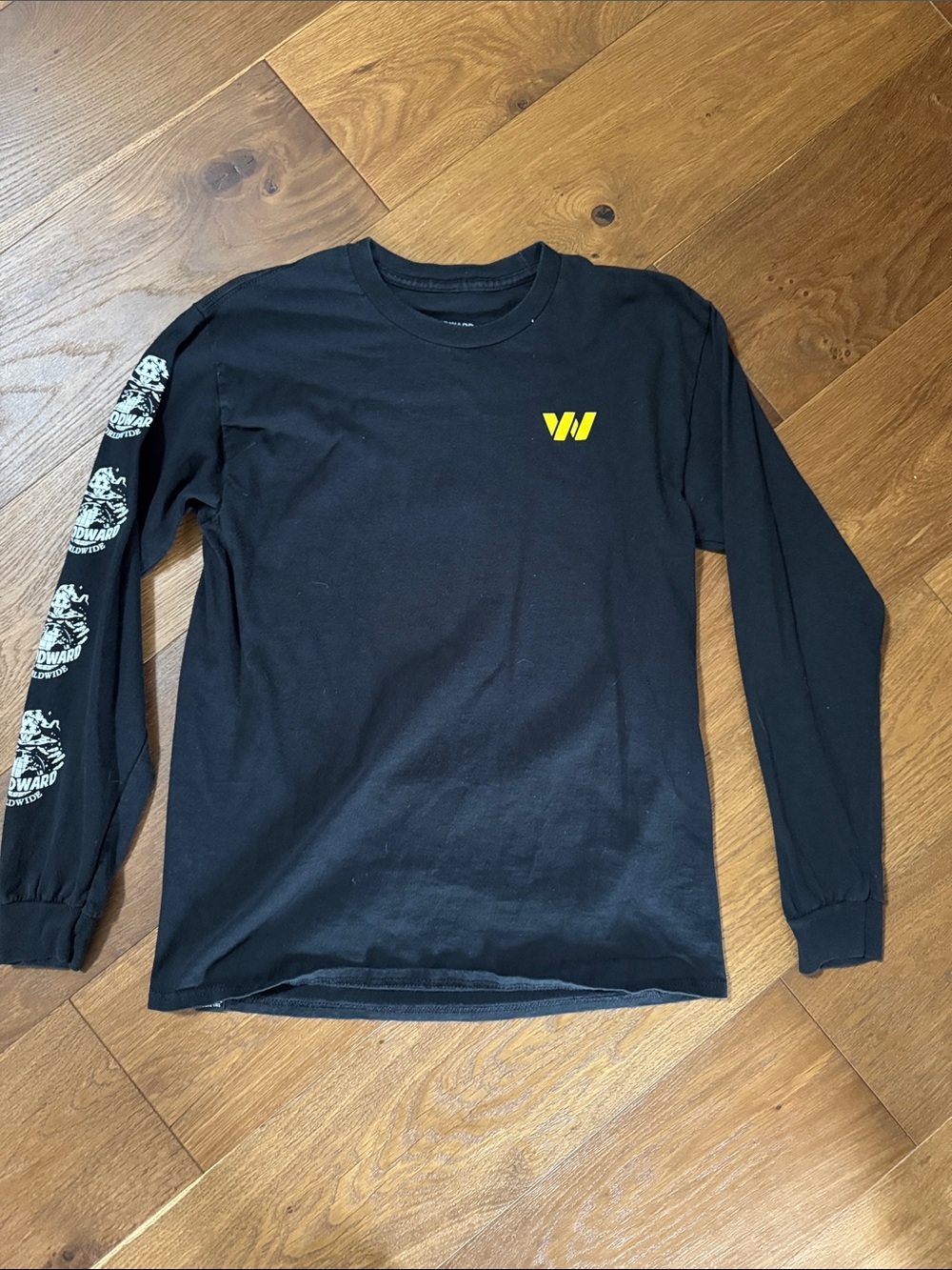 Woodward Black Long-Sleeve Graphic Men's Shirt - Yellow Logo